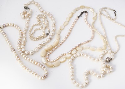 Lot 189 - A collection of freshwater and salt water cultured pearl necklaces