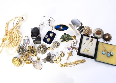 Lot 191 - A collection of costume jewels