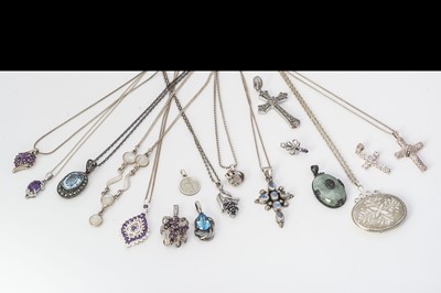 Lot 194 - A collection of silver pendants and necklaces