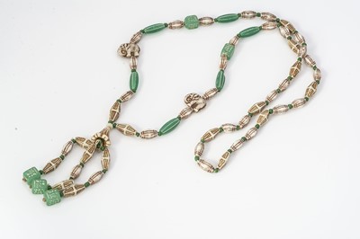 Lot 196 - A Neiger Brothers 1920s tassel necklace