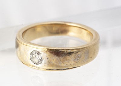 Lot 219 - An 18ct gold diamond dress ring