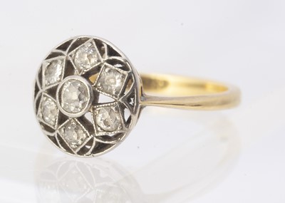 Lot 245 - An 18ct and plat diamond set Art Deco ring