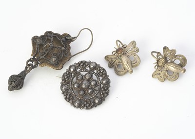 Lot 260 - An early 19th century steel and base metal target brooch