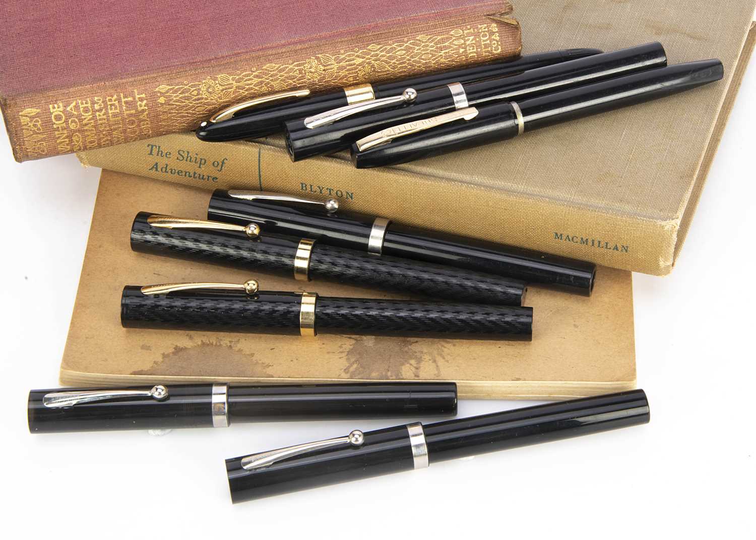 Lot 309 - Eight Sheaffer fountain pens