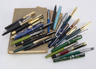 Lot 325 - A collection of various fountain pens