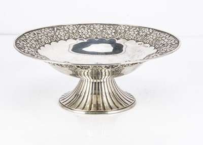 Lot 335 - A 1930s Portuguese silver footed bowl by Fra. Marques Fos.