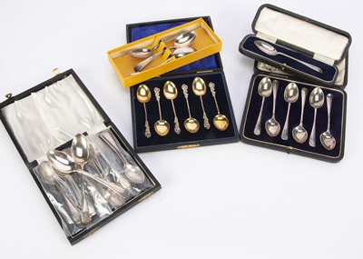Lot 351 - A collection of silver teaspoons