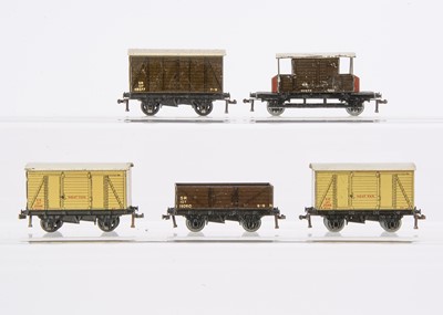 Lot 340 - Hornby-Dublo 00 Gauge 3-Rail early post-war SR wagons