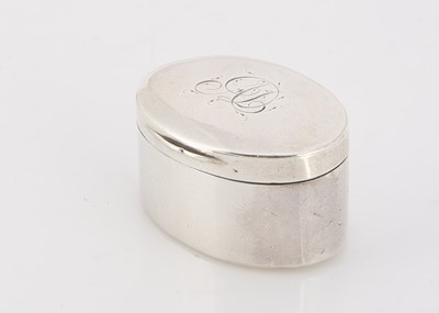 Lot 379 - A George III silver nutmeg grater by Matthew Linwood