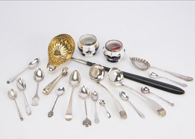 Lot 392 - A small group of silver and other items