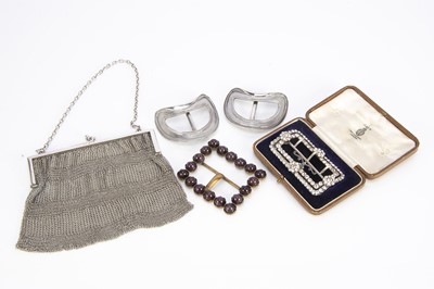 Lot 396 - Four vintage fashion items