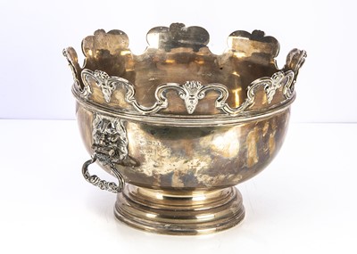 Lot 398 - A good Edwardian silver monteith by Hawksworth Eyre & Co