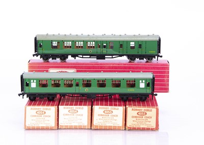 Lot 349 - Hornby-Dublo 00 Gauge 2-Rail Super Detail BR SR green Corridor Coaches