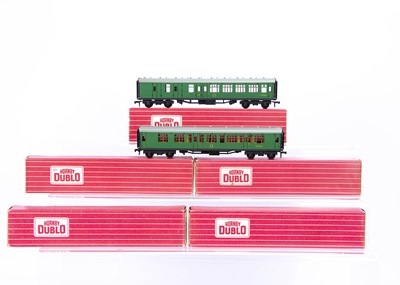 Lot 350 - Hornby-Dublo 00 Gauge 2-Rail Super Detail BR SR green Corridor Coaches