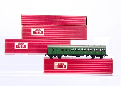 Lot 355 - Hornby-Dublo 00 Gauge 2-Rail Super Detail BR SR green Suburban Coaches