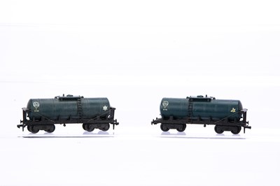 Lot 361 - Pair of unboxed Hornby-Dublo 00 Gauge 2-Rail 4685  blue ICI Caustic Liquor bogie Tank wagons