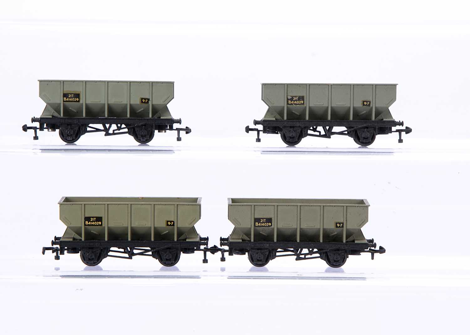 Lot 362 - Four late issue Hornby-Dublo 00 Gauge 2-Rail 4644 BR grey Hopper cars