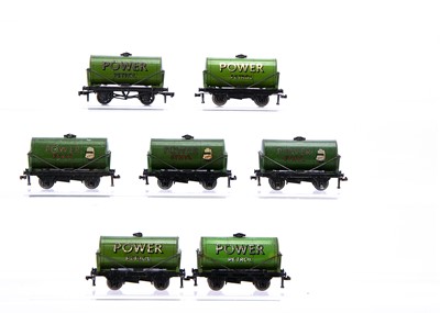 Lot 364 - Hornby-Dublo 00 Gauge 3-Rail unboxed green Power Ethyl and Power Petrol Tank wagons