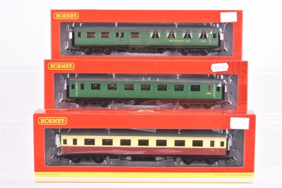 Lot 206 - Hornby 00 Gauge BR Maunsell Coaches