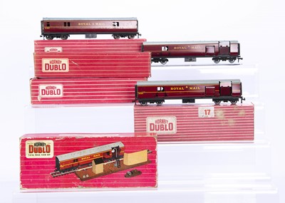 Lot 373 - Hornby-Dublo 00 Gauge 2-3 Rail TPO Coaches and Apparatus and BR WR Coaches