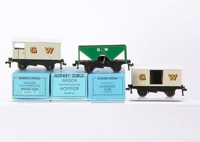 Lot 384 - Limited Edition Hornby Dublo 00 Gauge 3-Rail GW wagons built by Bran Huxley in the style of Hornby 0 Gauge