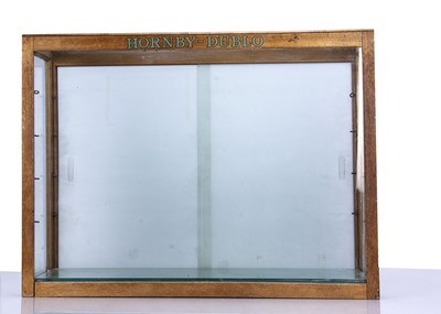 Lot 392 - Original Hornby-Dublo oak and glass four shelf shop display cabinet