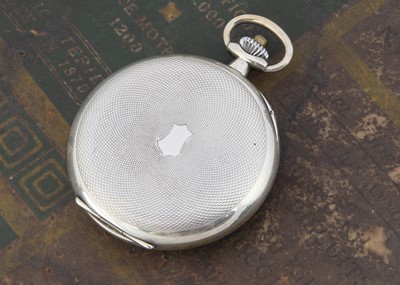 Lot 55 - An early 20th century silver pocket watch with stop watch facility