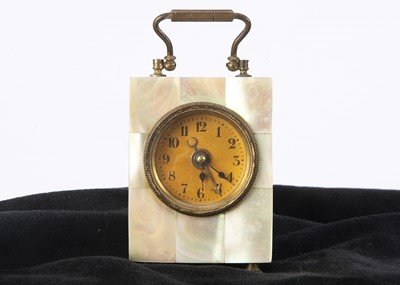 Lot 66 - A small early 20th century travel timepiece