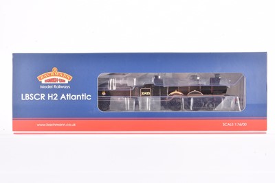 Lot 450 - Bachmann 00 Gauge 31-921a BR black LBSC H2 Atlantic 32424 'Trevose Head' Locomotive and Tender