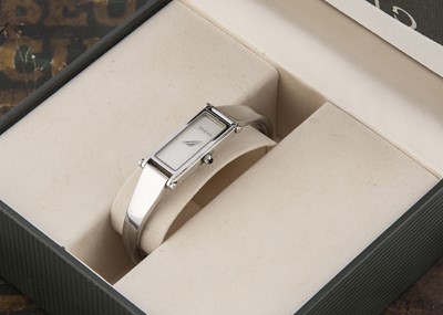 Lot 117 - A modern Gucci quartz stainless steel wristwatch