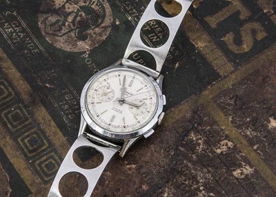 Lot 124 - A c1960s Onix chromed manual wind wristwatch