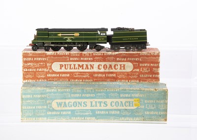 Lot 516 - Graham Farish 00 Gauge Battle of Britain Locomotive and Pullman Coaches