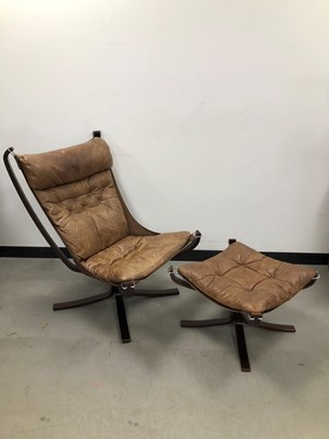 Lot 34 - An unmarked bentwood and leather Falcon chair and footstool