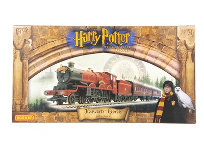 Lot 251 - Hornby 00 Gauge R1025 Harry Potter and The Philosopher's Stone Train Set