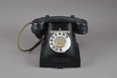 Lot 185 - A 1950's Bakelite telephone