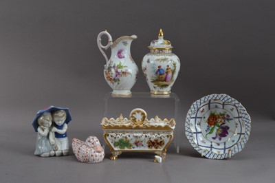 Lot 190 - A collection of early 20th century Continental porcelain