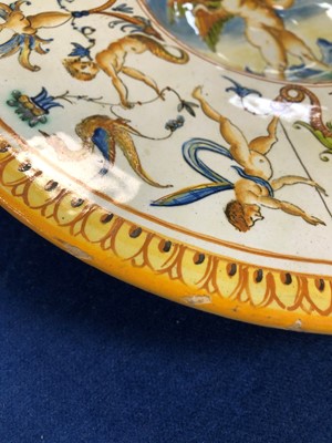 Lot 194 - Two late 19th century Italian majolica dishes