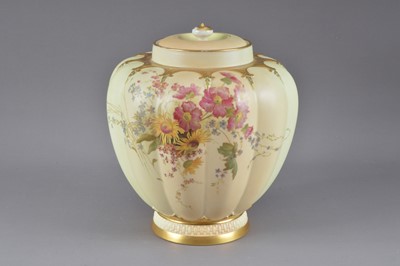 Lot 224 - A Royal Worcester porcelain urn and cover