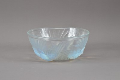 Lot 241 - An Art Deco Opalescent glass bowl