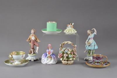 Lot 263 - An assorted collection of ceramics