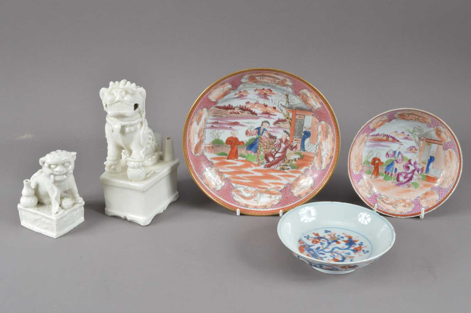 Lot 301 - A collection of Chinese ceramics