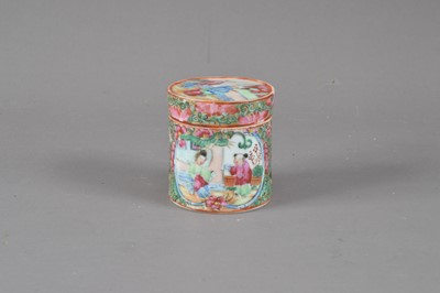 Lot 307 - A small Chinese famille verte pallet pot and cover