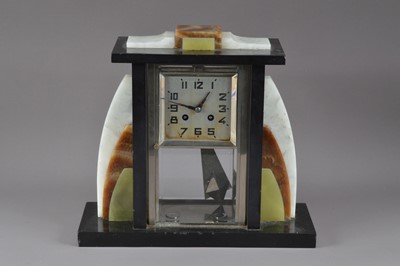 Lot 341 - An Art Deco mantle clock