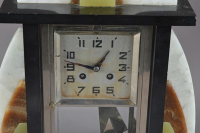 Lot 341 - An Art Deco mantle clock