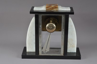 Lot 341 - An Art Deco mantle clock