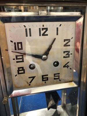 Lot 341 - An Art Deco mantle clock