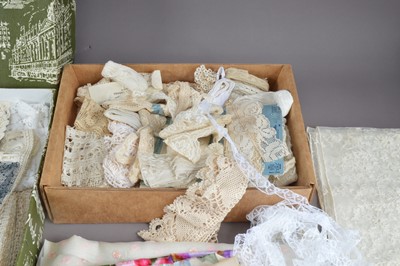 Lot 346 - A large collection of 19th century and later lace
