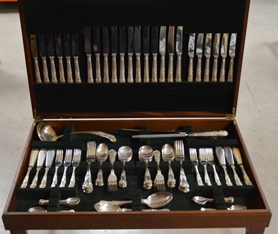 Lot 352 - A Sheffield canteen of cutlery for twelve