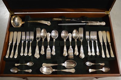 Lot 352 - A Sheffield canteen of cutlery for twelve