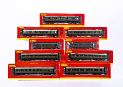 Lot 265 - Hornby 00 Gauge Southern Railway olive green Maunsell Coaches and Passenger vans 